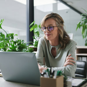 Laptop Lady Mature